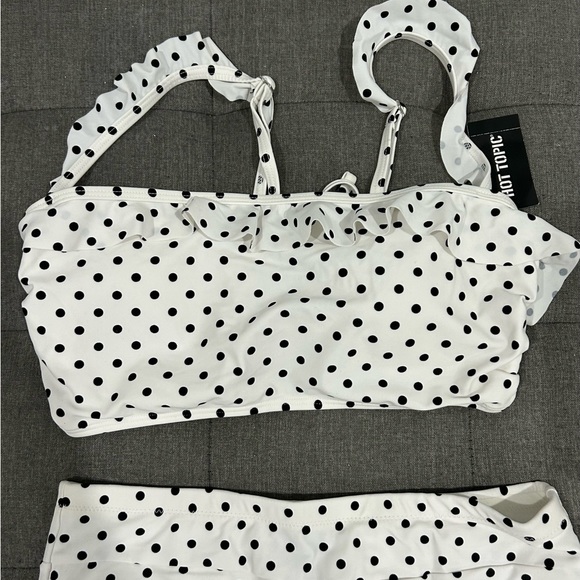 🇺🇸SALE🎈HOT TOPIC • White & Black Polka Dot Bikini • size Top XL • Bottom M • - Picture 6 of 7